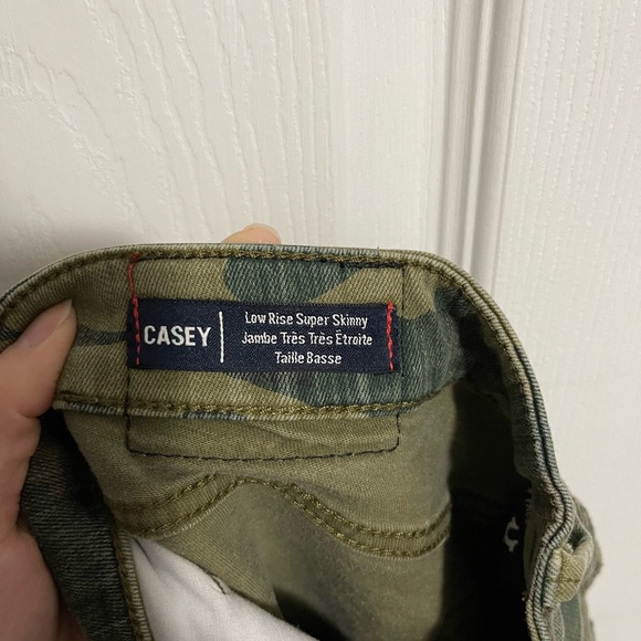 TRUE RELIGION CAMO LOW RISE SUPER SKINNY PANTS - Picture 4 of 4
